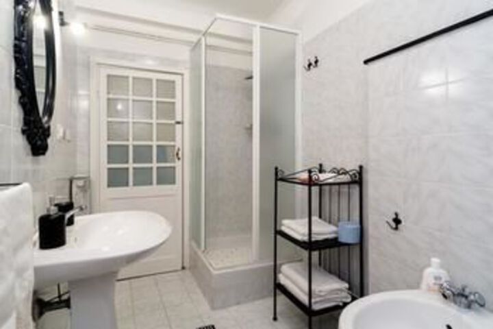 Room 2 of 25