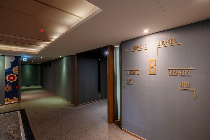 Ballroom/Hall 98 of 103