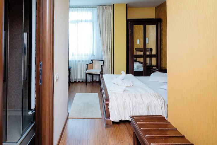 Room 47 of 169
