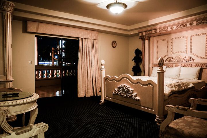 Superior King Bed (10 of 13)