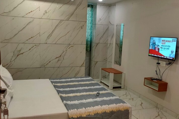 Room 2 of 14