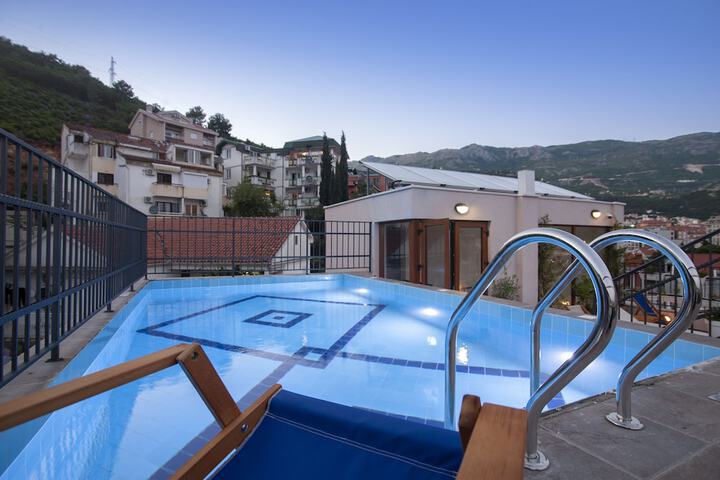 Pool 43 of 71