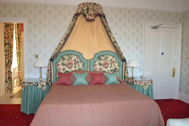 Room 14 of 74