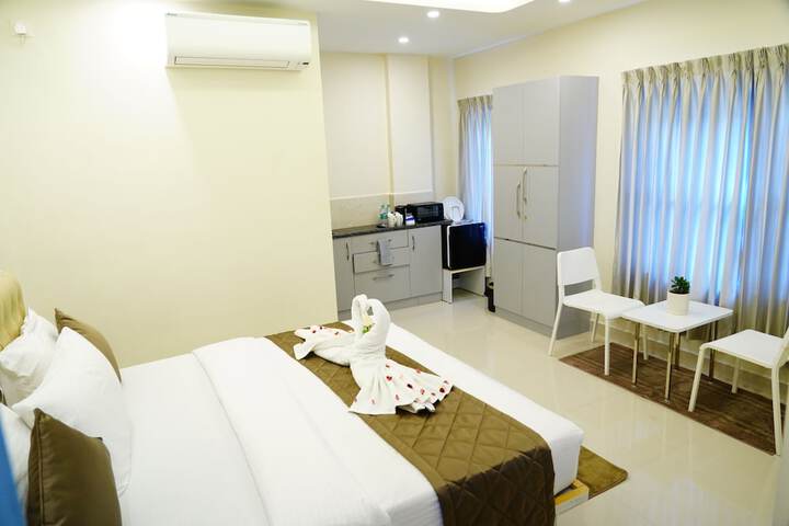 Room 8 of 16