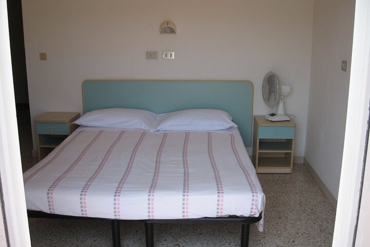 Room 3 of 16