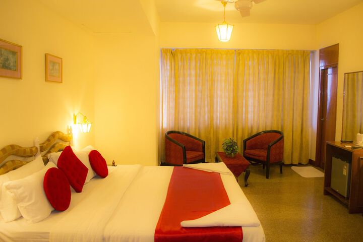 Room 5 of 8