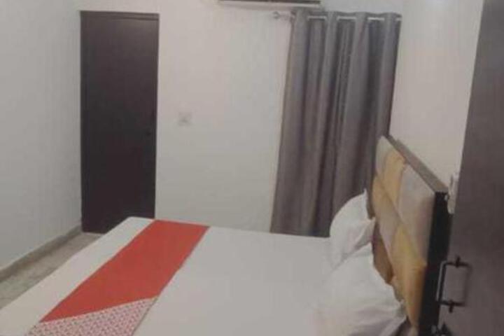 OYO Hotel Pearl Inn