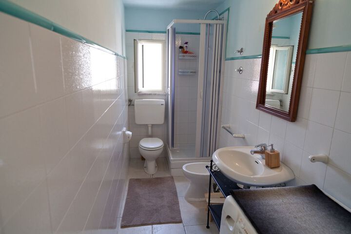 Room 14 of 28
