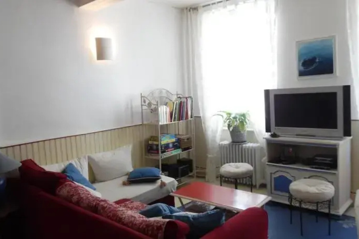 Room 5 of 11