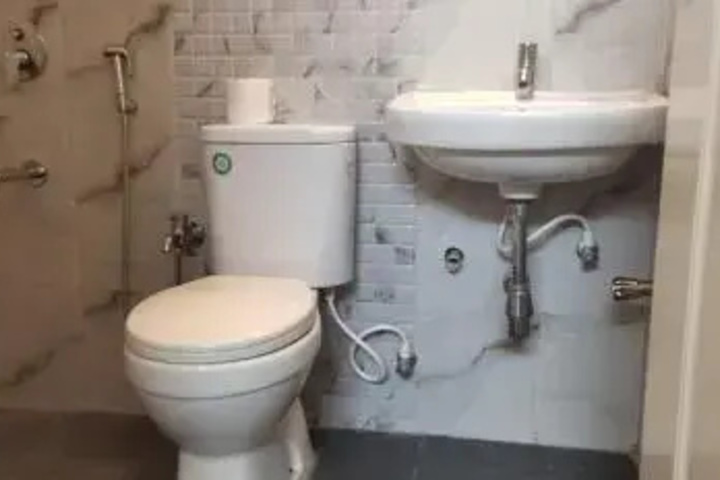 Room 4 of 5