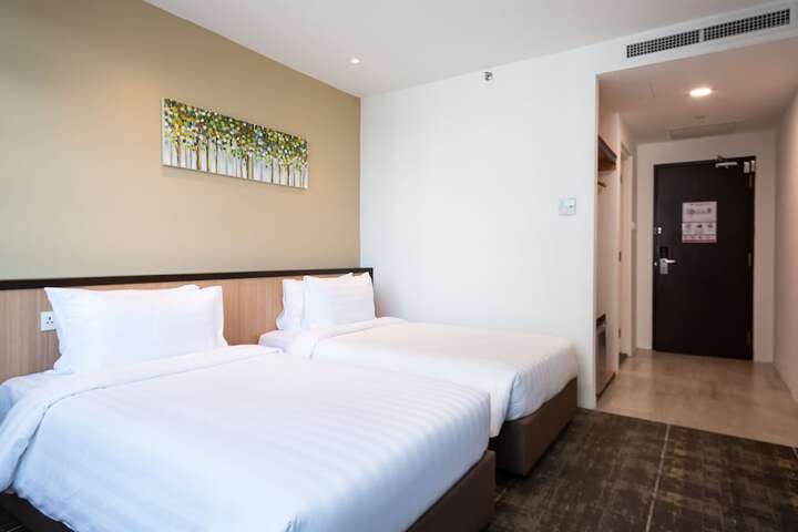 Room 25 of 42