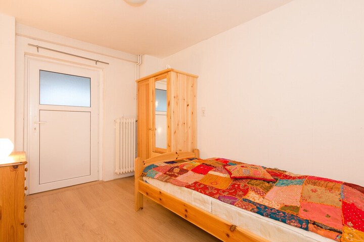 Room 8 of 40