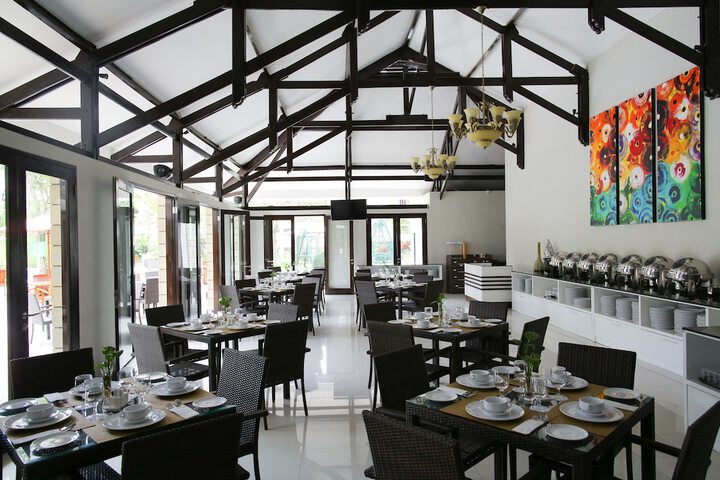Dining 53 of 74