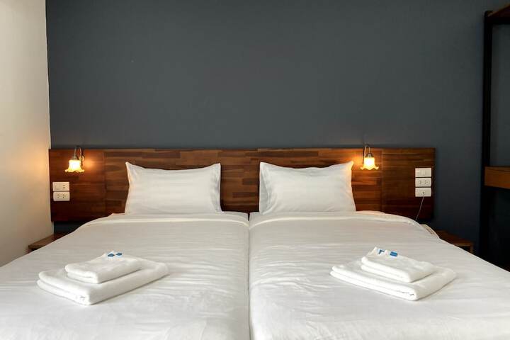 Room 10 of 29