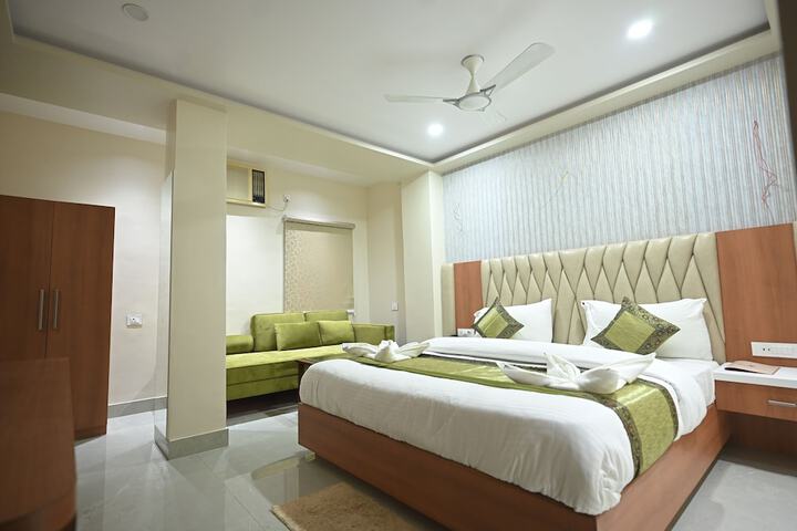 Room 15 of 35