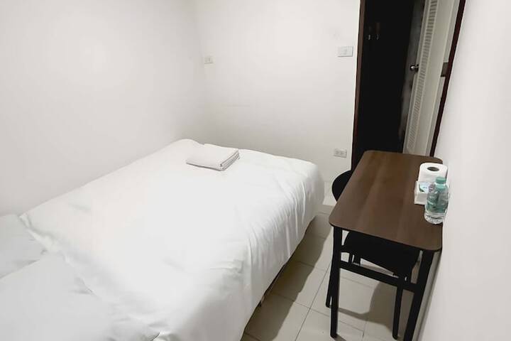 Room 5 of 12