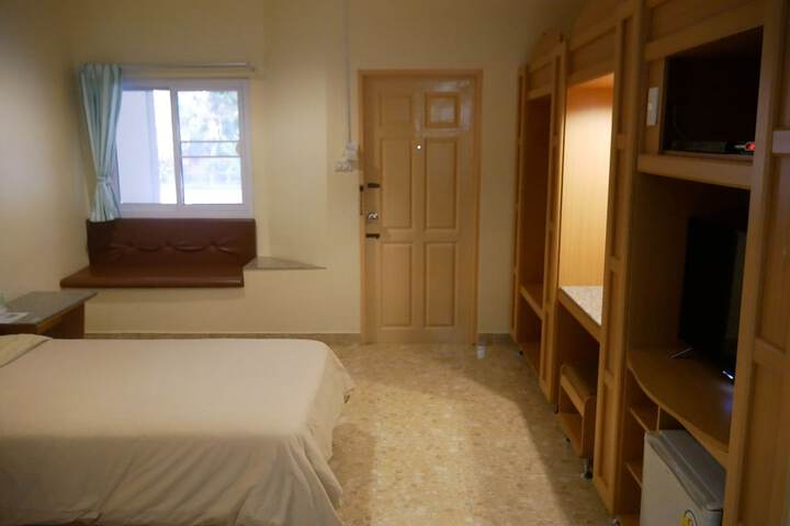 Room 28 of 32