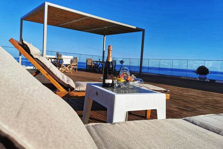 Sundeck 27 of 33