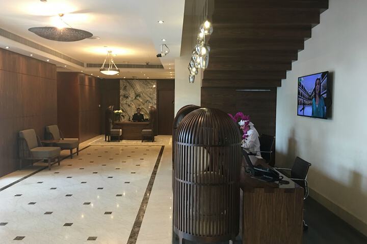 Check-in/check-out kiosk