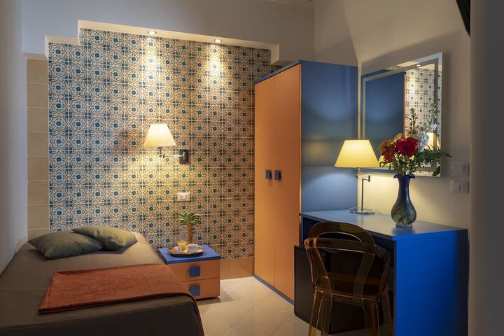 Room 16 of 48