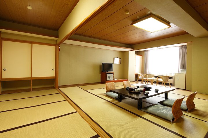 Room 10 of 102