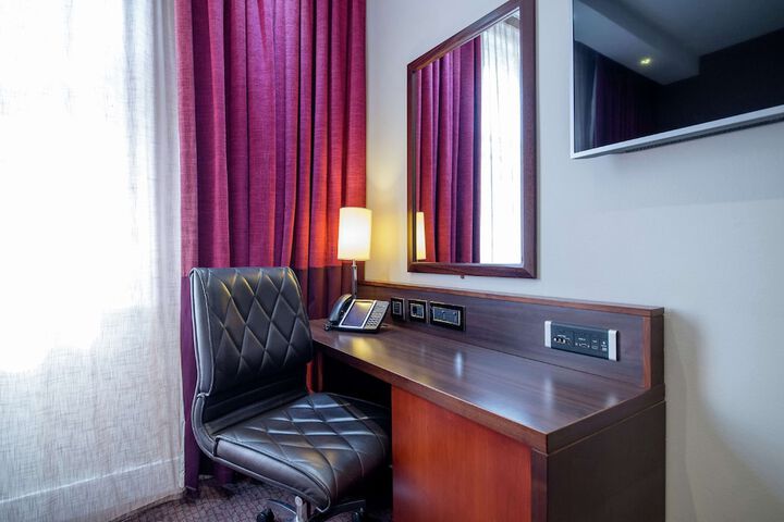 Room 53 of 127