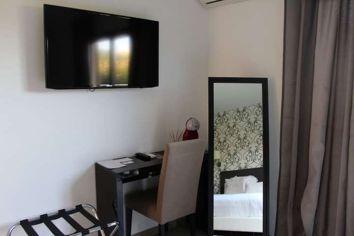 Room 27 of 58