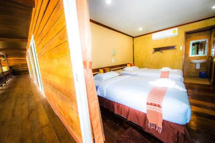 Room 34 of 93