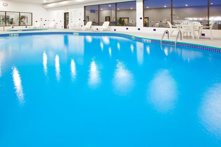 Pool 18 of 40