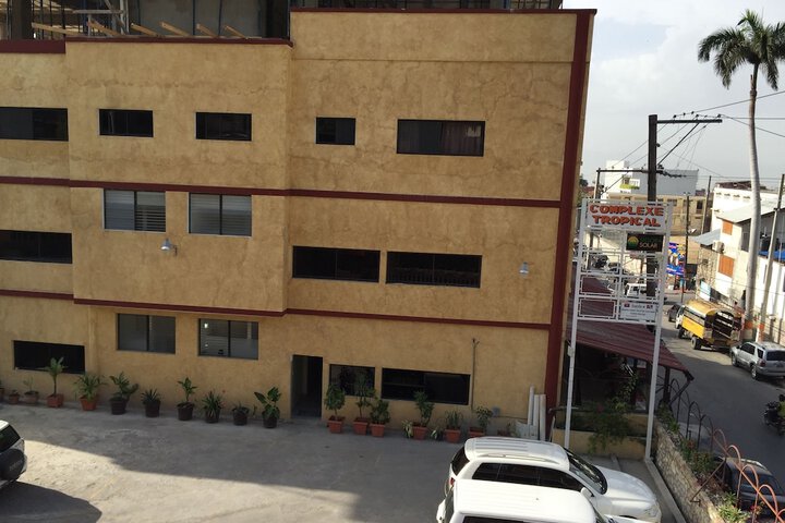 Hotel Exterior 32 of 37