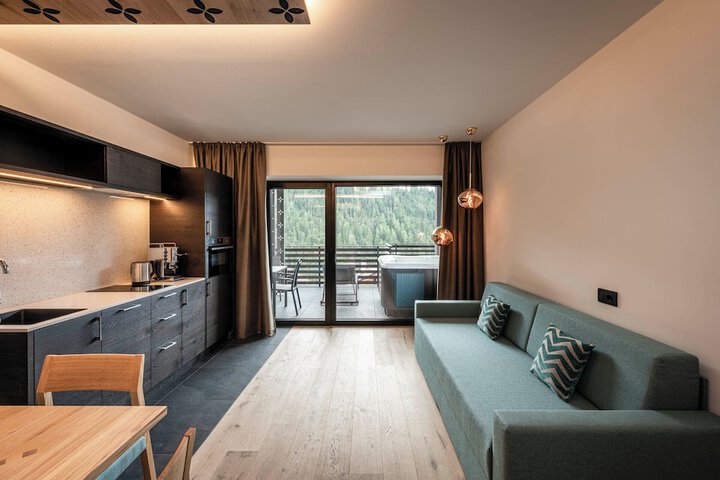 Room 10 of 20