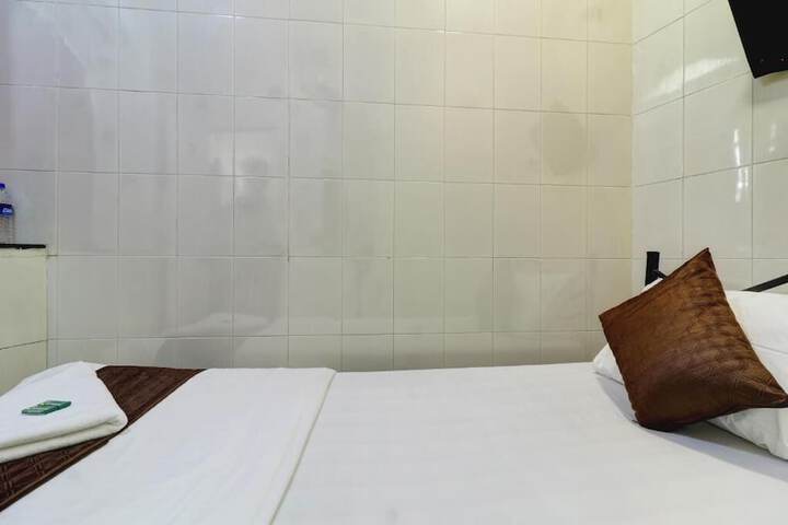 Room 10 of 19