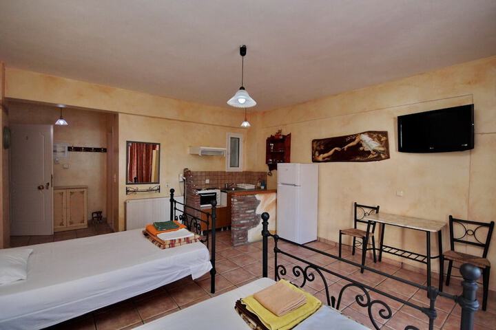 Room 6 of 30