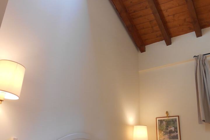 Room 5 of 40