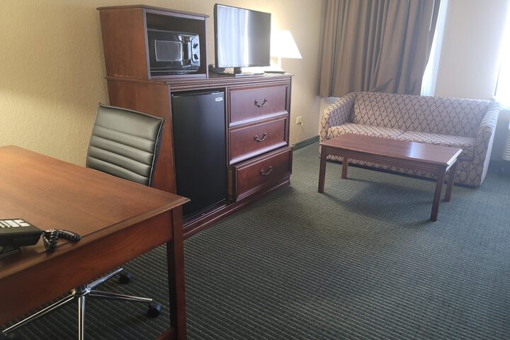 Double Accessible Queen Size Bed (13 of 19)