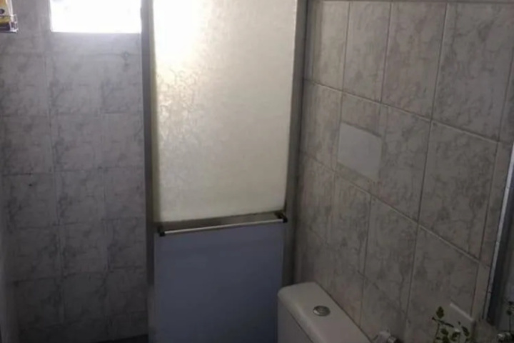 Room 7 of 12