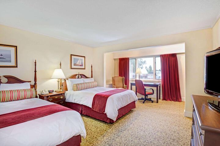 2 Double Beds (14 of 14)