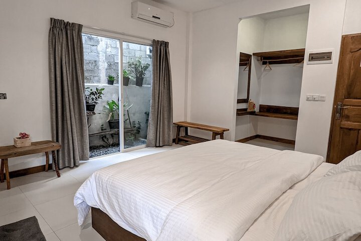 Room 12 of 24