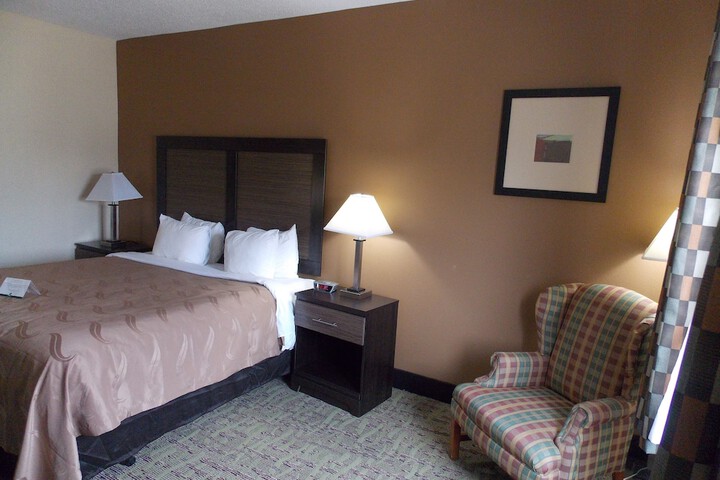 1 King Bed Business Room (8 of 24)