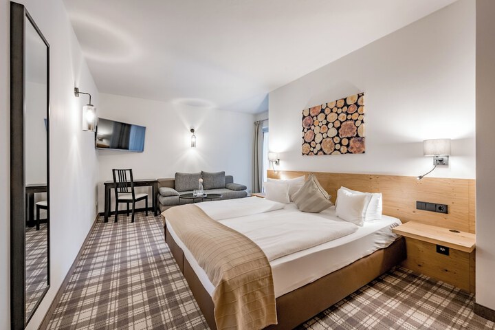 Room 14 of 180