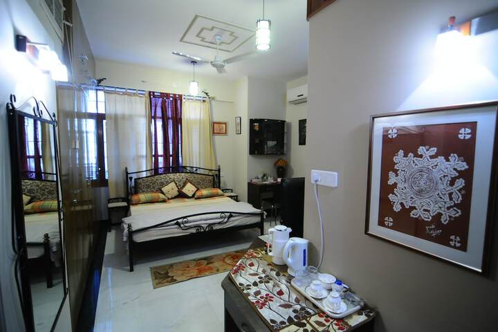Room 6 of 30
