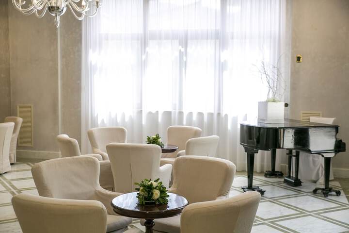 Entrance & Lobby