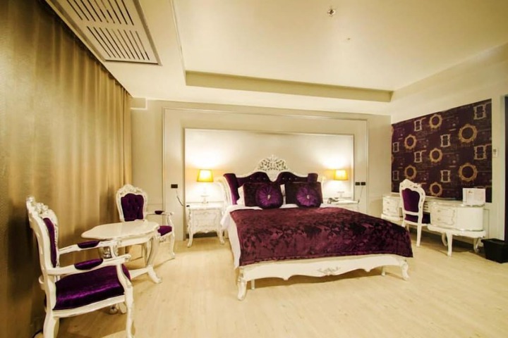 Room 35 of 60