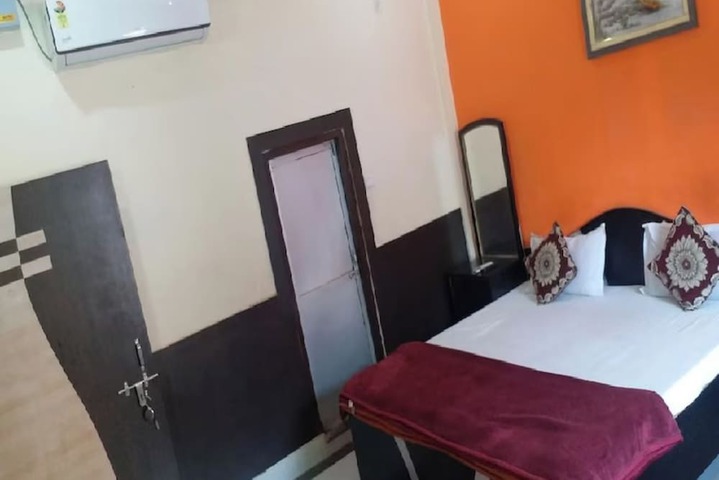 Room 12 of 20
