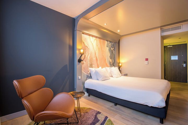 Room 10 of 56