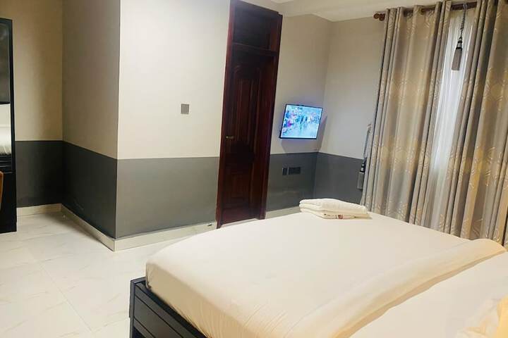 Room 4 of 10