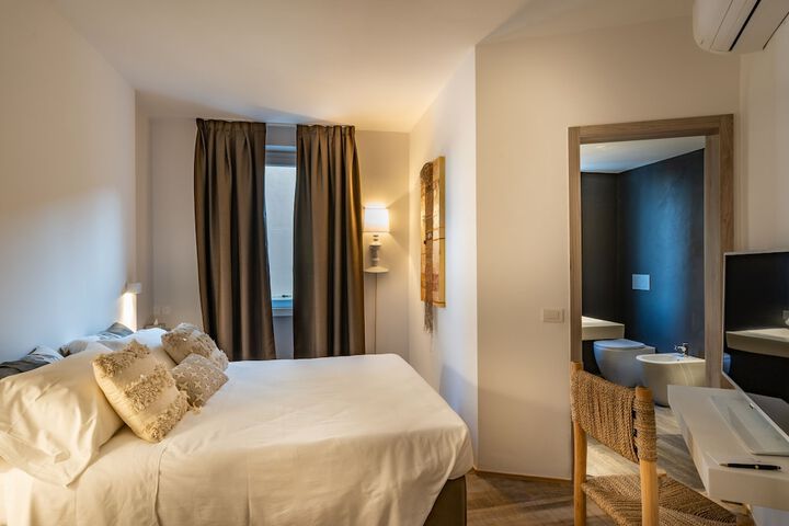 Room 3 of 20