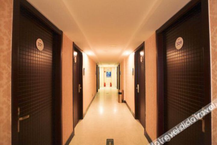 Hotel Interior 10 of 31