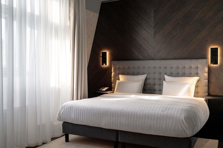 Room 49 of 253