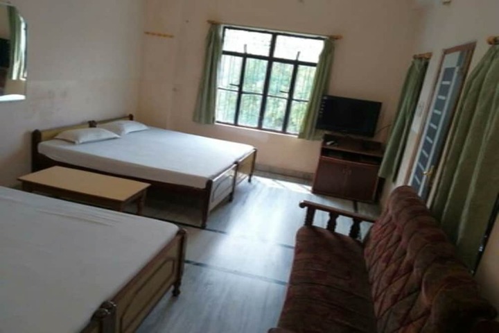 Room 11 of 30